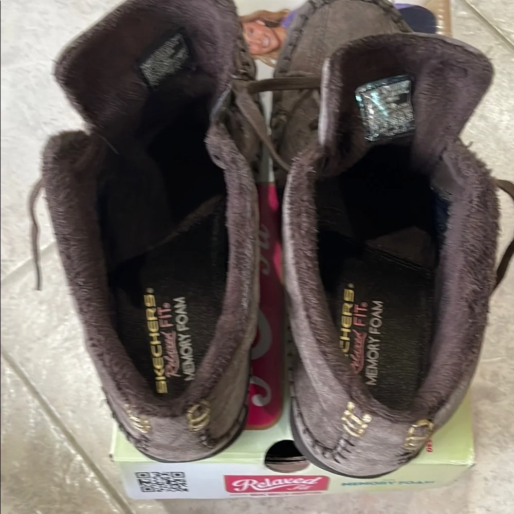 Skechers Brown Ankle Boots with Suede Finish - Picture 7 of 7